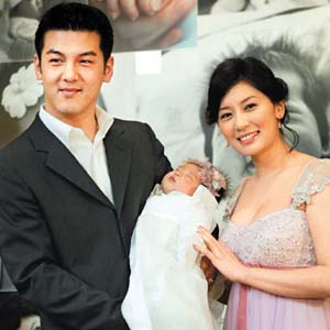 梧桐妹「真面目」終於曝光！舅媽朱芯儀「忘記碼臉」意外讓她露面...網友大讚：小一號的賈靜雯！
