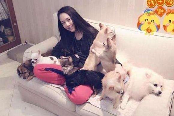 郭碧婷親妹妹曝光，長相備受爭議，網友：難怪一直不公開！