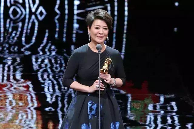 化療後變光頭！65歲TVB老戲骨患子宮癌，同性伴侶始終不離不棄！
