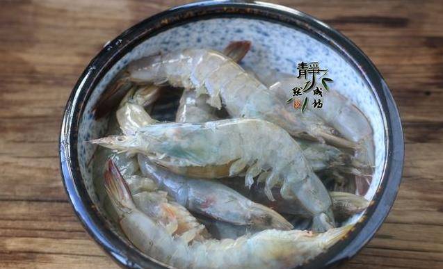 春節家宴不能沒這道「蒜蓉粉絲蝦」，蒜蓉秘制調汁，鮮的流口水 ，有顏值上檔次。。