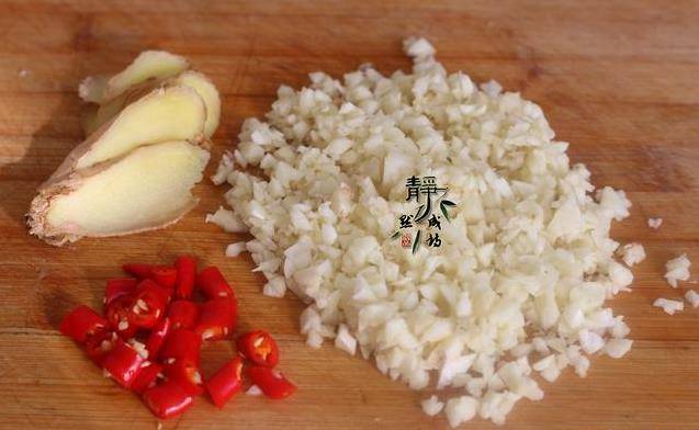 春節家宴不能沒這道「蒜蓉粉絲蝦」，蒜蓉秘制調汁，鮮的流口水 ，有顏值上檔次。。