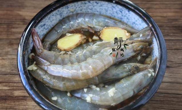 春節家宴不能沒這道「蒜蓉粉絲蝦」，蒜蓉秘制調汁，鮮的流口水 ，有顏值上檔次。。