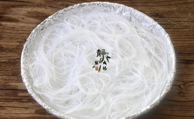春節家宴不能沒這道「蒜蓉粉絲蝦」，蒜蓉秘制調汁，鮮的流口水 ，有顏值上檔次。。