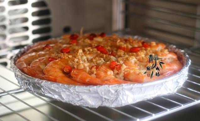 春節家宴不能沒這道「蒜蓉粉絲蝦」，蒜蓉秘制調汁，鮮的流口水 ，有顏值上檔次。。