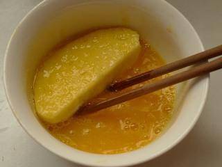 炸饅頭片時，萬萬不要只裹蛋液，多加這1步，外酥里軟不吸油！