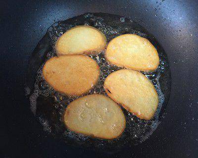 炸饅頭片時，萬萬不要只裹蛋液，多加這1步，外酥里軟不吸油！
