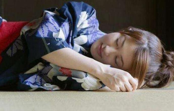 為何日本人喜歡睡地板，不喜歡睡床鋪呢？導遊：有3個原因！ 