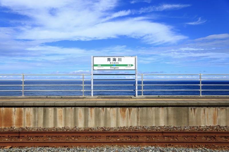 全日本可以看見海的鐵路線10選，美到想中途下車！