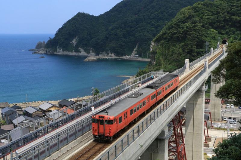 全日本可以看見海的鐵路線10選，美到想中途下車！