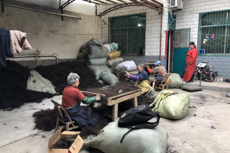 靠棺材、假髮、情趣內衣征服世界，名不經傳的中國小鎮火啦！ 