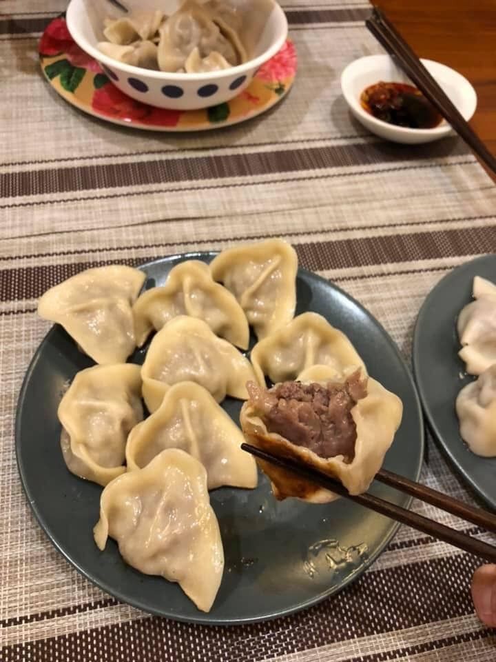 水餃裡包牛排…每顆10元！她一咬推爆