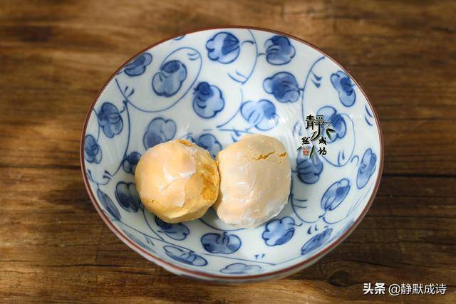 豆腐的這個做法，不油不膩，鮮香滑嫩，特別適合老人孩子吃