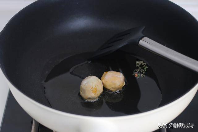 豆腐的這個做法，不油不膩，鮮香滑嫩，特別適合老人孩子吃