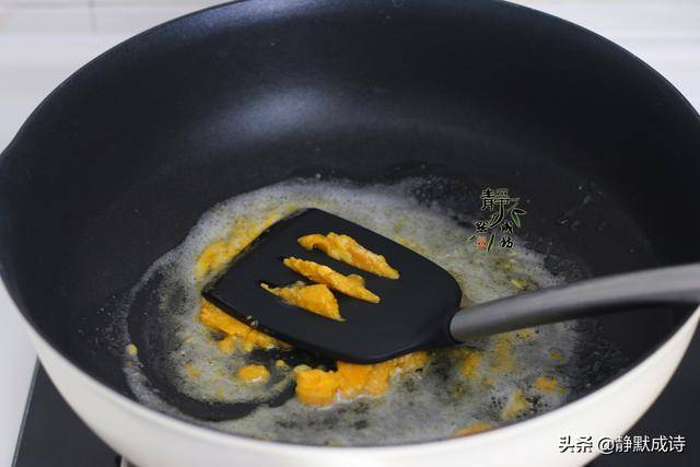豆腐的這個做法，不油不膩，鮮香滑嫩，特別適合老人孩子吃