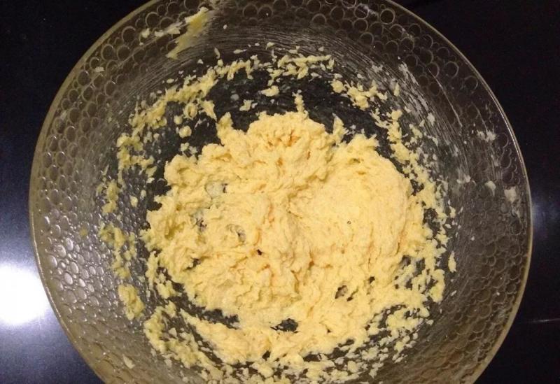 比網上賣的肉鬆餅好吃太多！一盤肉鬆酥餅配方給你了