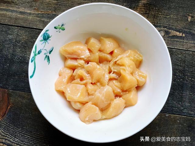 炒蘆筍時，直接下鍋炒是大錯特錯，多加這一步，脆嫩爽口不澀嘴