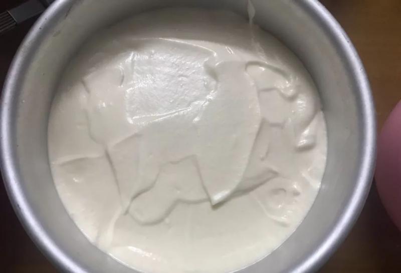 不用牛奶也能做蛋糕，簡單幾步，香甜可口、色澤金黃！