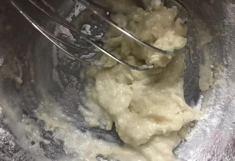 不用牛奶也能做蛋糕，簡單幾步，香甜可口、色澤金黃！