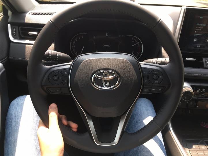 五代RA4試駕心得：顏值安全進步明顯但隔音駕駛感受退步 - Toyota - 汽車討論區