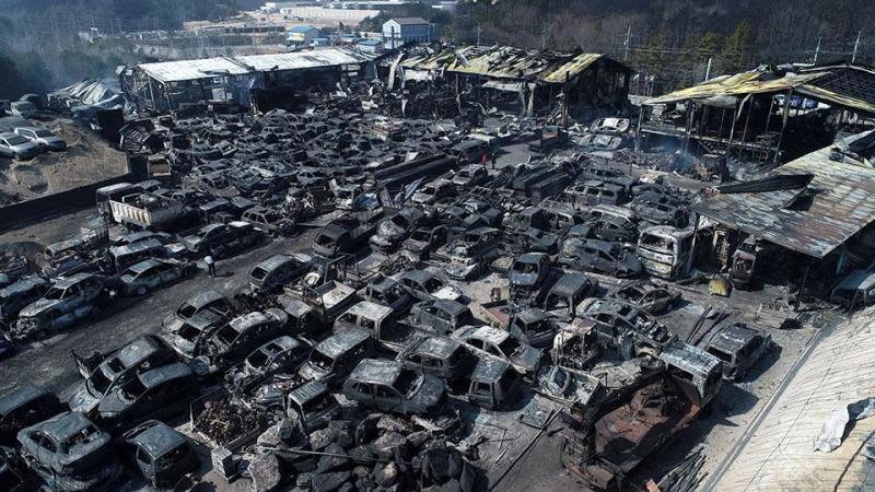 航拍韓國江原道山火後慘況 廢車場變成一片焦土 