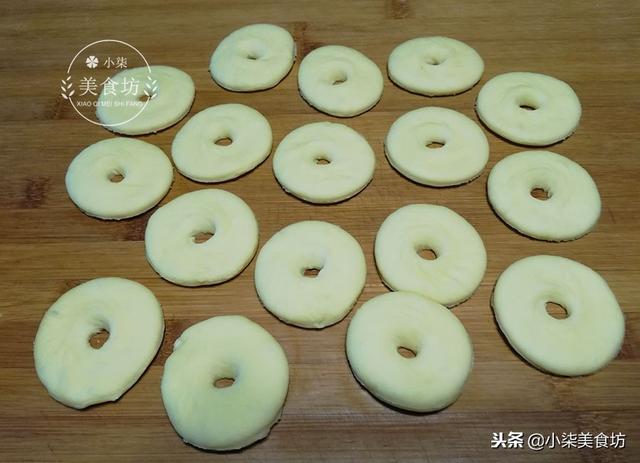 麵包圈這樣做真好吃，我家孩子吃一次不過癮，比油餅好吃多了