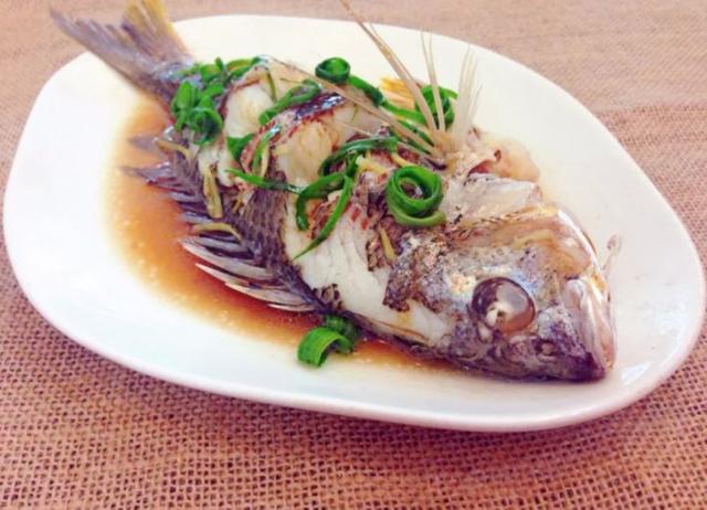 清蒸魚是冷水上鍋還是開水上鍋蒸？還是有很多人做錯，白瞎條好魚