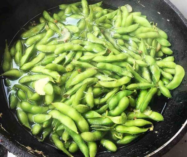 46年燒烤店老闆：拌毛豆時，這6味必不可少，缺一樣都很難吃