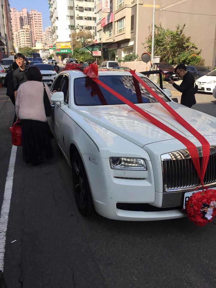 婚禮拚排場！出賣女友妹妹「超正伴娘團」左二小隻馬超Q… 網暴動：求聯絡方式