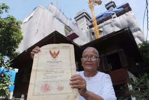 80歲最狂釘子戶奶奶放話：「給我2億都不賣！」結果建商「放大招」，她二話不說豪爽答應了！
