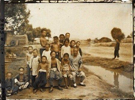 108年前，這個法國人拍下中國最早彩色照片，留下72000張彩照卻被罵白癡孤獨而離世