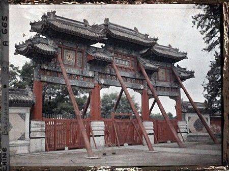 108年前，這個法國人拍下中國最早彩色照片，留下72000張彩照卻被罵白癡孤獨而離世
