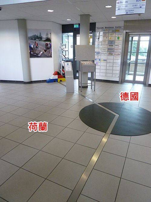 一條界線兩個世界！盤點《各國邊境線》住在線中間的要算哪國人？