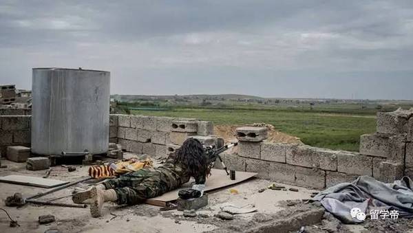 22歲女狙擊手獨自殺死100名ISIS，他們懸賞3000萬想抓她當性奴！沒想到她剛回國卻慘被··· 