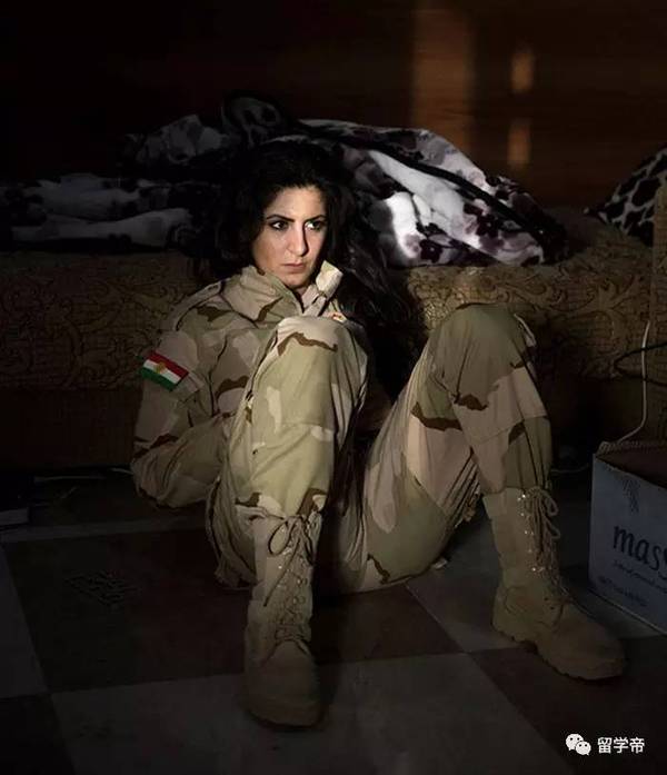 22歲女狙擊手獨自殺死100名ISIS，他們懸賞3000萬想抓她當性奴！沒想到她剛回國卻慘被··· 