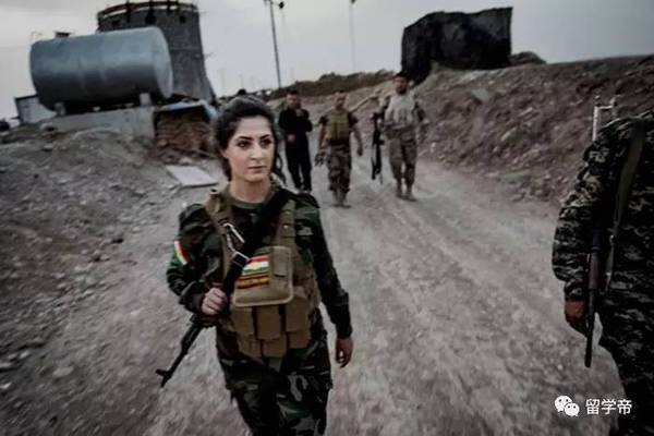 22歲女狙擊手獨自殺死100名ISIS，他們懸賞3000萬想抓她當性奴！沒想到她剛回國卻慘被··· 