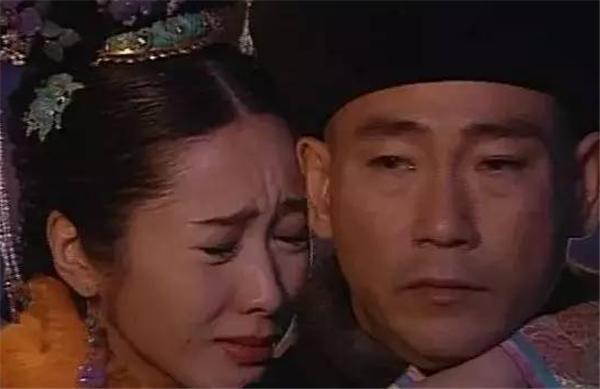 52歲香港TVB視帝出櫃，與小鮮肉男友大曬大尺寸調情照，男友終於被父親認可