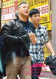 52歲香港TVB視帝出櫃，與小鮮肉男友大曬大尺寸調情照，男友終於被父親認可