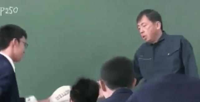 他砸派幫老師慶生，沒想到老師大暴走，學生嚇到冒冷汗，看到最後才發現真是個好老師！