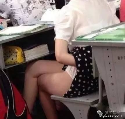 這不是活虐單身狗嘛！坐個地鐵都讓單身狗淚奔！ 