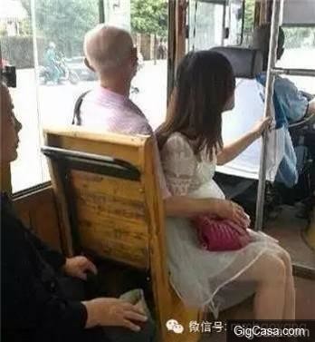 31張照片讓我笑抽了！尤其是第22張，妹子在家裡睡成這樣...看到差點硬了！