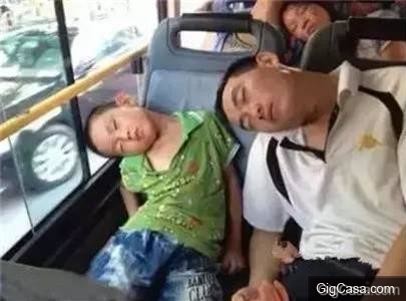 31張照片讓我笑抽了！尤其是第22張，妹子在家裡睡成這樣...看到差點硬了！