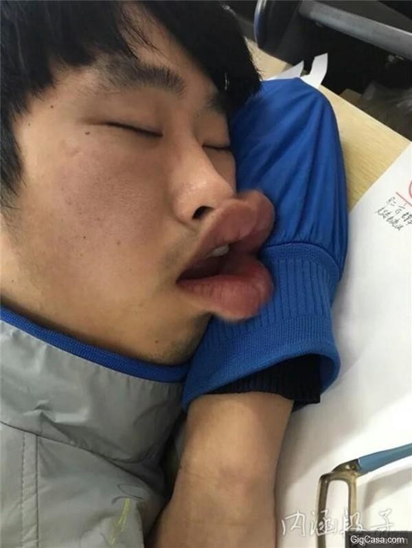 31張照片讓我笑抽了！尤其是第22張，妹子在家裡睡成這樣...看到差點硬了！