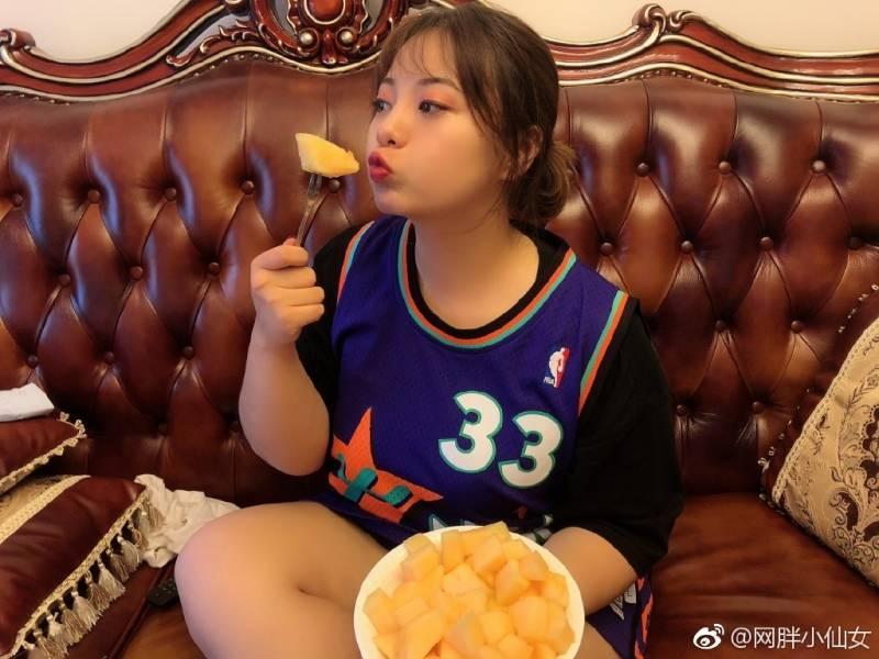 鵝蛋臉大眼妹「天使顏值被封抖音女神」爆紅，但是「一看到下半身」粉絲崩潰：抱歉我無法接受