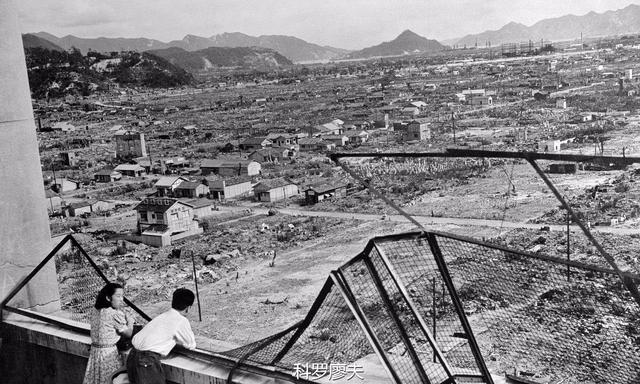 原子彈轟炸後100年之內不能住人，為什麼廣島長崎還能住那麼多人？