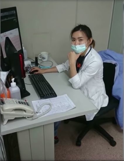 中山急診美女醫！上班插管「下班跳鋼管」開腿擺恥骨險走光…張立東急喊：這怎麼錄