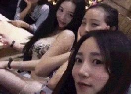 30張搞笑圖，妹子明知道衣服不防水還硬要游泳，難怪差一點就要被看穿啦了！ 