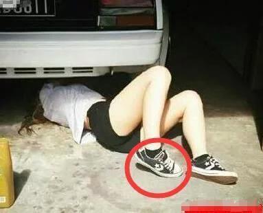 30張搞笑圖，妹子明知道衣服不防水還硬要游泳，難怪差一點就要被看穿啦了！ 