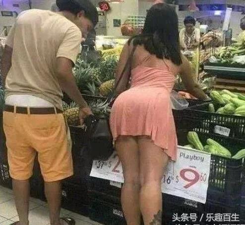 30張搞笑圖，妹子明知道衣服不防水還硬要游泳，難怪差一點就要被看穿啦了！ 
