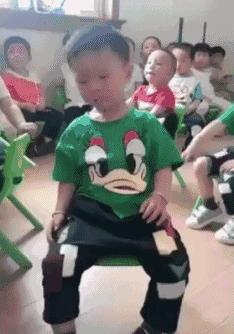 30張搞笑圖，妹子明知道衣服不防水還硬要游泳，難怪差一點就要被看穿啦了！ 