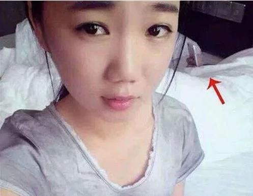30張搞笑圖，妹子明知道衣服不防水還硬要游泳，難怪差一點就要被看穿啦了！ 